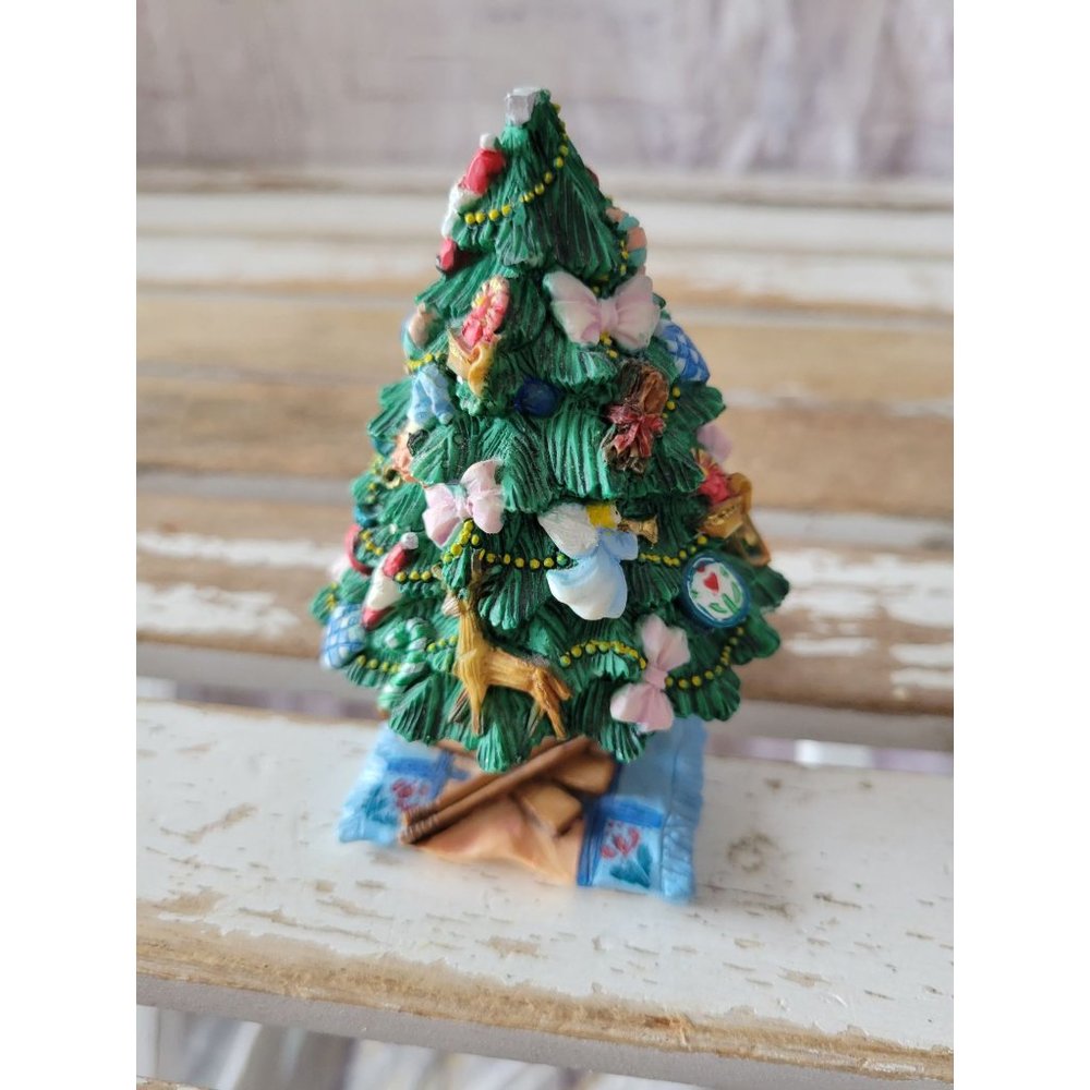 Roman Scandinavian tree 1996 galleria luccese Xmas decor